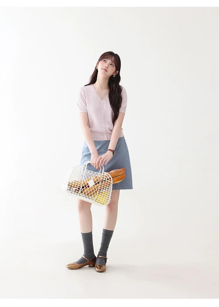 甜美純色v領單排扣針織衫女26夏季新款慵懶溫柔上衣,甜美純色v領單排扣針織衫女26夏季新款慵懶溫柔上衣,HBFS1113,甜美純色v領單排扣針織衫女26夏季新款慵懶溫柔上衣,V領排扣,薄款針織