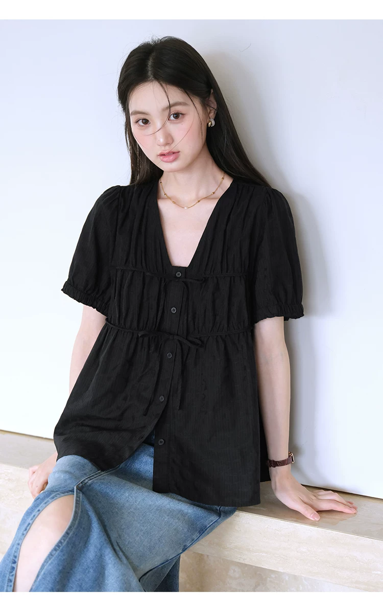 大尺碼女法式短袖襯衫V領襯衣女夏2026新款胖mm娃娃衫上衣,大尺碼女法式短袖襯衫V領襯衣女夏2026新款胖mm娃娃衫上衣,HBFS1165,大尺碼女法式短袖襯衫V領襯衣女夏2026新款胖mm娃娃衫上衣,抓褶細節,V領造型