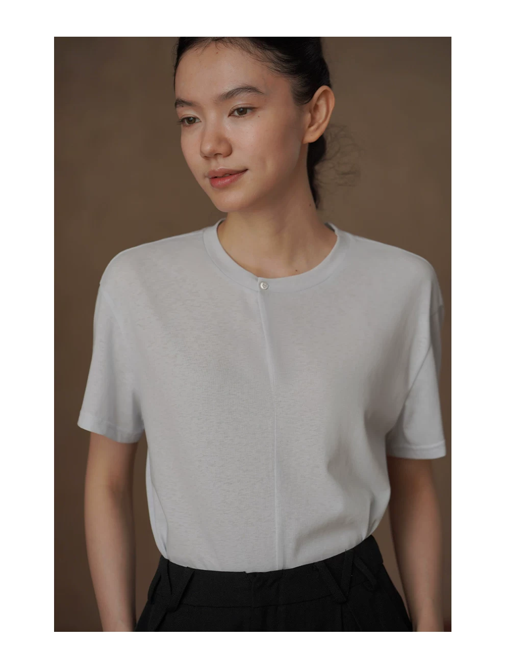 清透氣質藍上衣圓領斜門襟設計寬鬆顯瘦短袖亞麻棉T恤女,清透氣質藍上衣圓領斜門襟設計寬鬆顯瘦短袖亞麻棉T恤女,HBFS1211,清透氣質藍上衣圓領斜門襟設計寬鬆顯瘦短袖亞麻棉T恤女,單釦點綴,寬鬆落肩