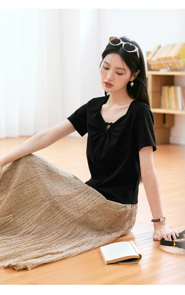 大尺碼夏裝方領黑色短袖T恤女2026新款法式絕美愛心鏤空上衣,大尺碼夏裝方領黑色短袖T恤女2026新款法式絕美愛心鏤空上衣,HBFS1232,大尺碼夏裝方領黑色短袖T恤女2026新款法式絕美愛心鏤空上衣,中大尺碼,愛心簍空