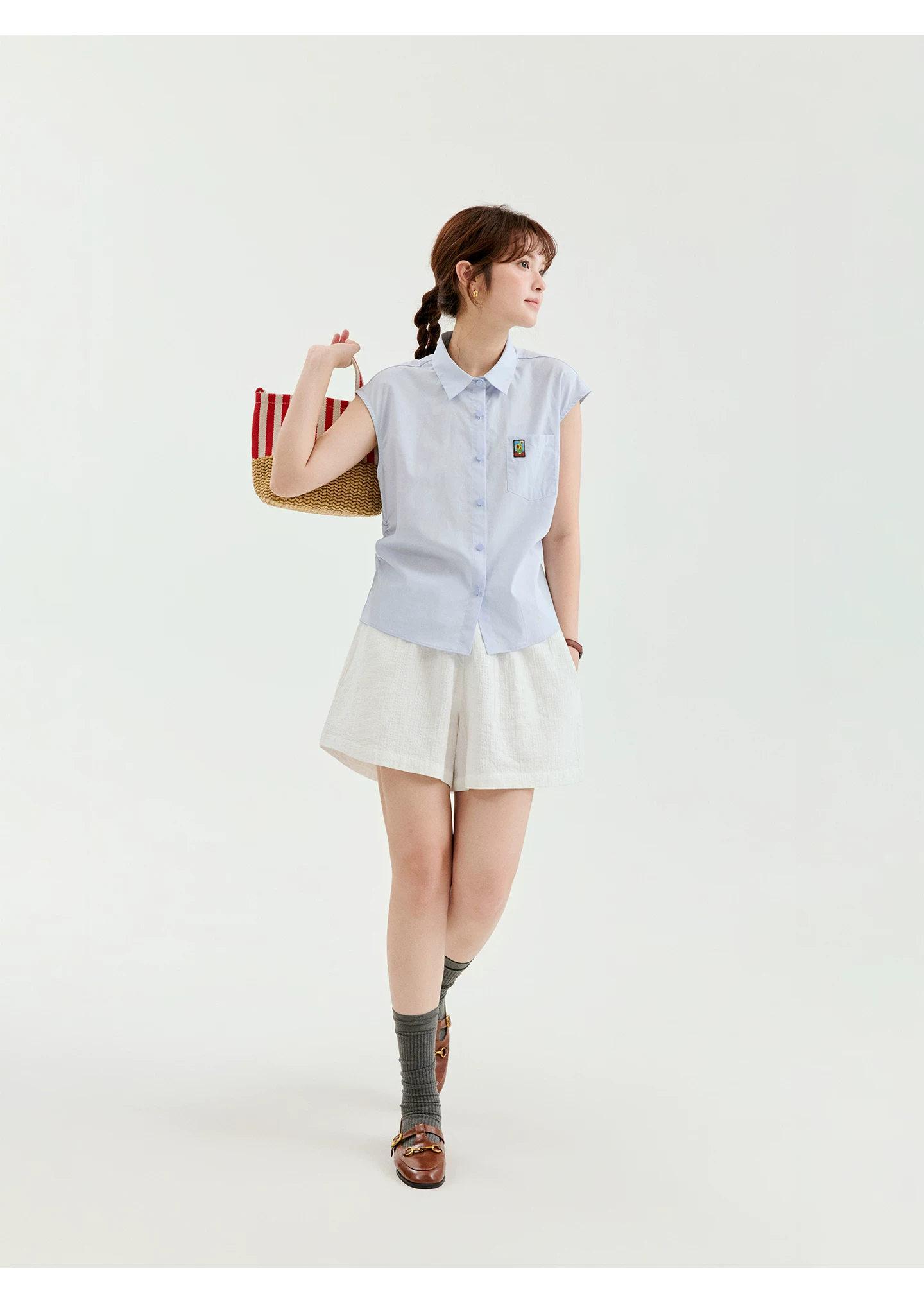 油畫小標收腰萊賽爾襯衫女夏季新款藍色翻領上衣,油畫小標收腰萊賽爾襯衫女夏季新款藍色翻領上衣,HBFS1332,油畫小標收腰萊賽爾襯衫女夏季新款藍色翻領上衣,刺繡細節,天絲混棉