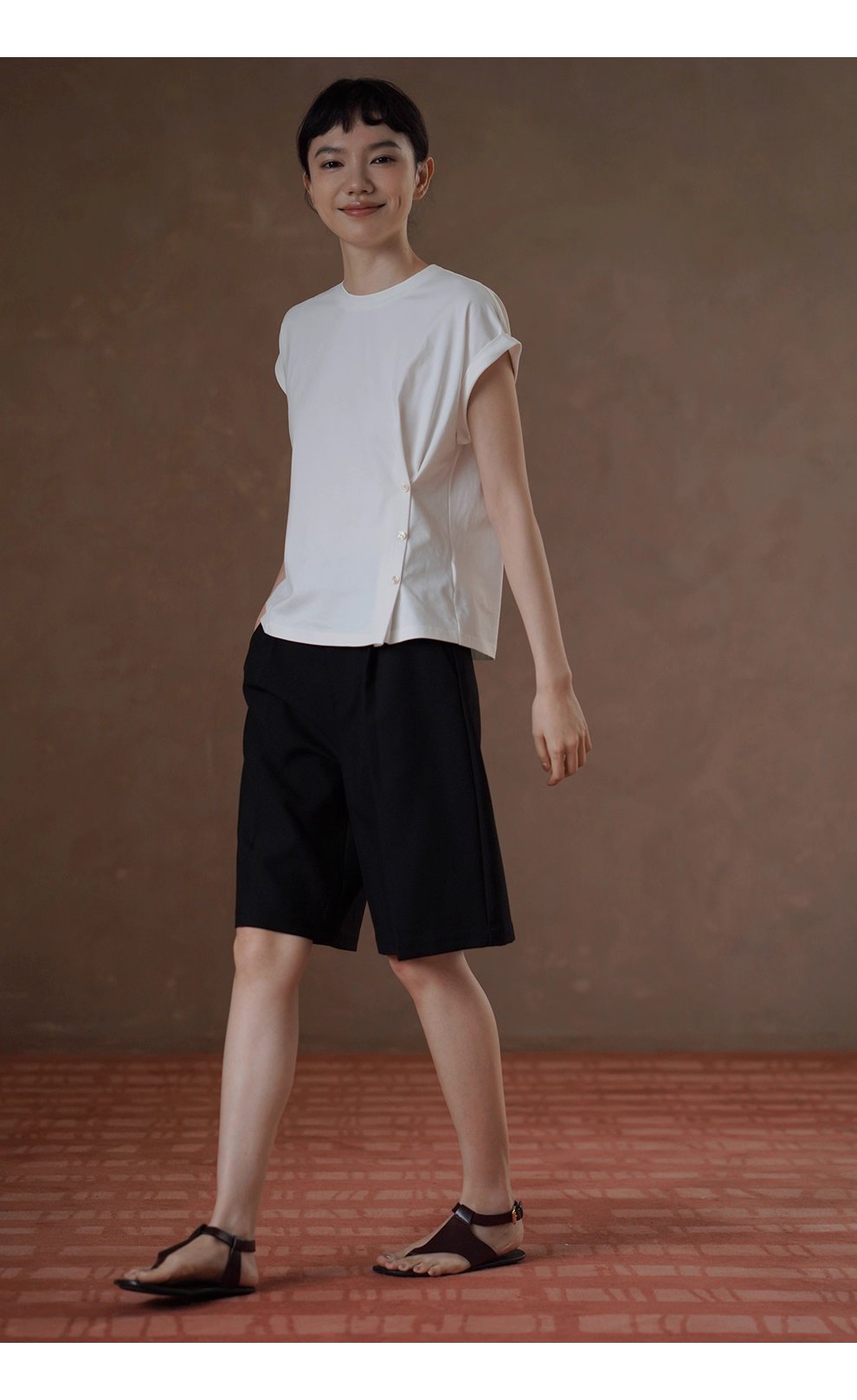 建構感白T恤側邊收腰羈扣設計修身圓領折邊短袖通勤上衣