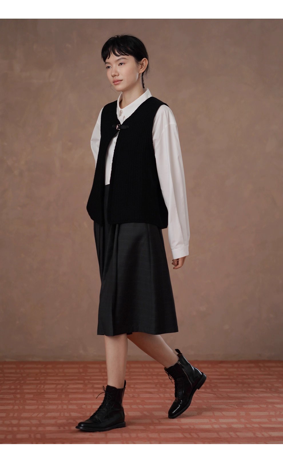 優雅疊穿粗針工藝羊毛棉混紡柔軟親膚顯瘦皮扣馬甲外套