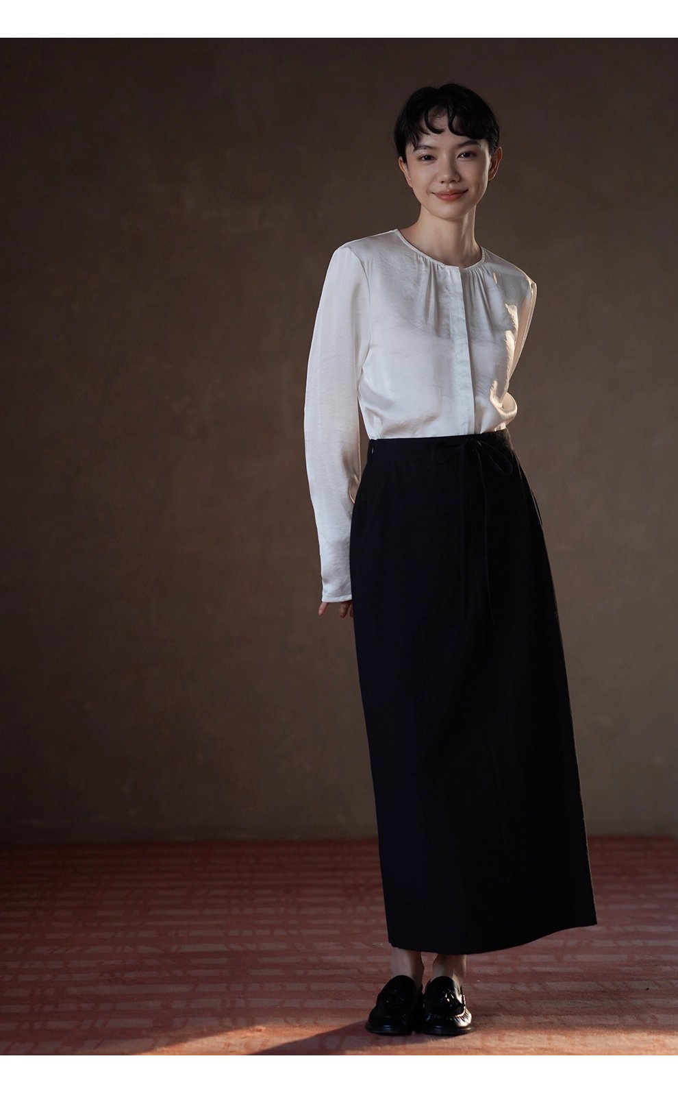 貴氣緞面質感光澤圓領褶皺寬鬆顯瘦通勤襯衫長袖上衣女