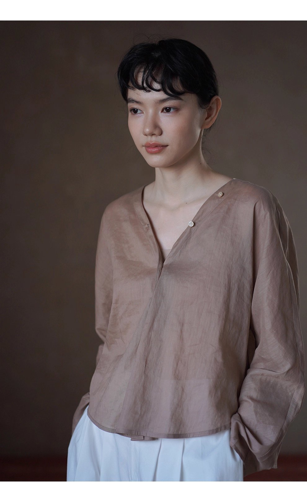 天然苧麻棉乾爽透氣肌理V領連肩袖薄顯瘦通勤長袖襯衫