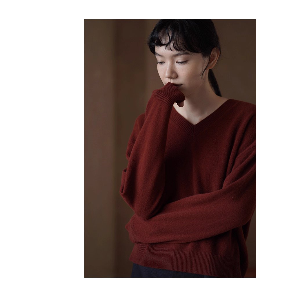 復古勃更第紅顯白柔軟山羊絨羊毛混紡顯瘦V領寬鬆毛衣女