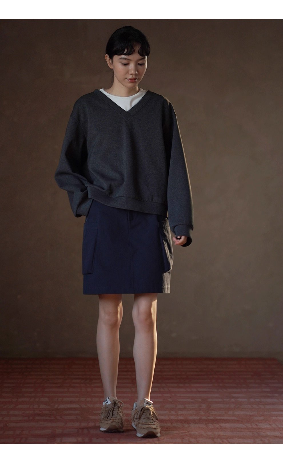 太空旅行衛衣V領寬鬆顯瘦休閒挺括H版落肩百搭短上衣女