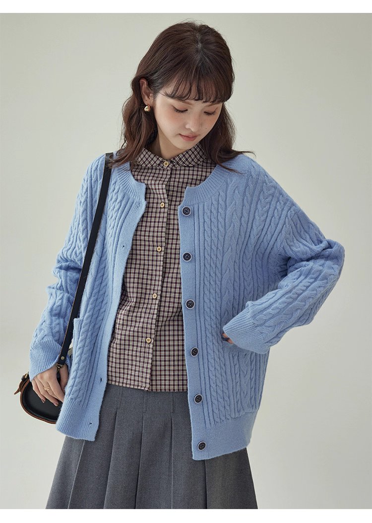 藍色麻花單排扣毛衣開襟衫女秋季新款慵懶長袖上衣,藍色麻花單排扣毛衣開襟衫女秋季新款慵懶長袖上衣,HBEW5068,藍色麻花單排扣毛衣開襟衫女秋季新款慵懶長袖上衣,圓領排扣,麻花針織