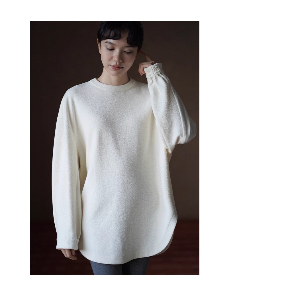 弧形開叉下擺寬鬆肌理感圓領慵懶感加厚顯瘦內搭白T上衣,弧形開叉下擺寬鬆肌理感圓領慵懶感加厚顯瘦內搭白T上衣,HBEW1131,弧形開叉下擺寬鬆肌理感圓領慵懶感加厚顯瘦內搭白T上衣,後領鈕扣,肌理感面料