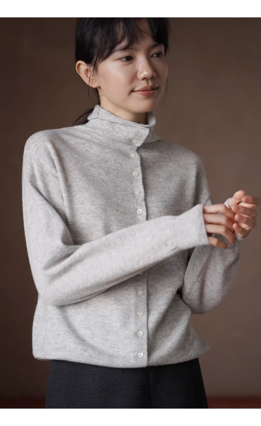 清冷柔霧敲細60s羊毛混紡立領紐扣設計開門襟通勤毛衣女,清冷柔霧敲細60s羊毛混紡立領紐扣設計開門襟通勤毛衣女,HBEW1136,清冷柔霧敲細60s羊毛混紡立領紐扣設計開門襟通勤毛衣女,排扣立領,羊毛100%