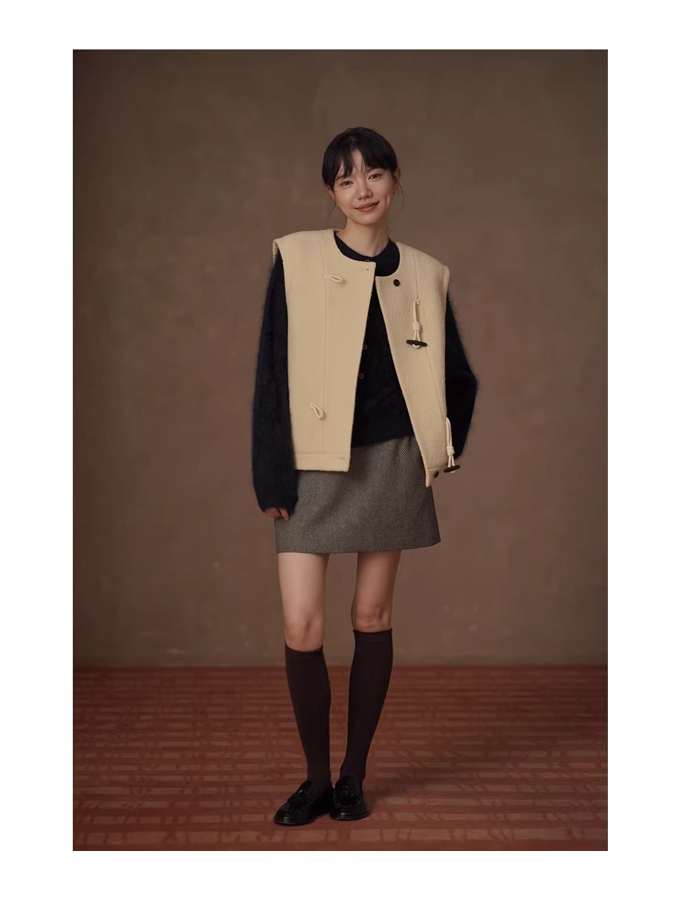 100綿羊毛顆粒肌理感牛角扣馬甲休閒寬鬆疊穿絎棉呢外套,100綿羊毛顆粒肌理感牛角扣馬甲休閒寬鬆疊穿絎棉呢外套,HBEW5100,100綿羊毛顆粒肌理感牛角扣馬甲休閒寬鬆疊穿絎棉呢外套,牛角排扣,羊毛100%