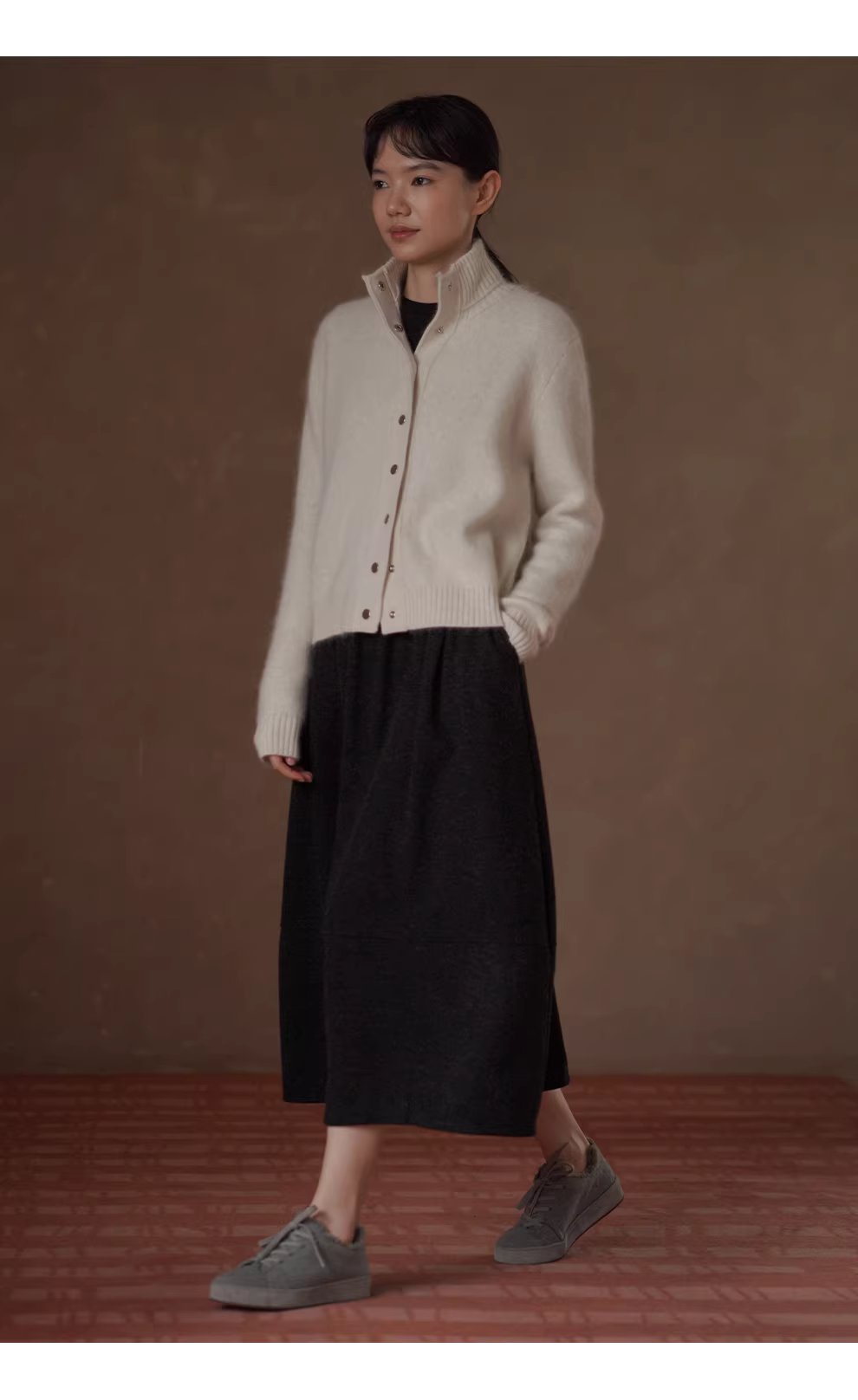 擁抱溫暖舒適輕盈蓬拉絨綿羊毛混紡立領保暖毛衣開襟衫女,擁抱溫暖舒適輕盈蓬拉絨綿羊毛混紡立領保暖毛衣開襟衫女,HBEW5110,擁抱溫暖舒適輕盈蓬拉絨綿羊毛混紡立領保暖毛衣開襟衫女,立領排扣,羊毛混紡