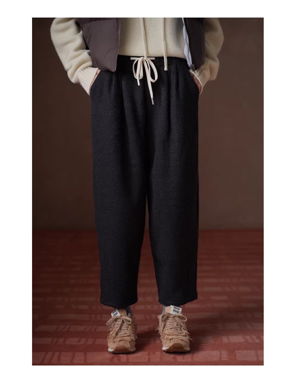 直筒微收肌理感花灰緊高腰抽繩顯瘦休閒舒適運動長褲,直筒微收肌理感花灰緊高腰抽繩顯瘦休閒舒適運動長褲,HBEW3057,直筒微收肌理感花灰緊高腰抽繩顯瘦休閒舒適運動長褲,抽繩鬆緊,保暖舒適