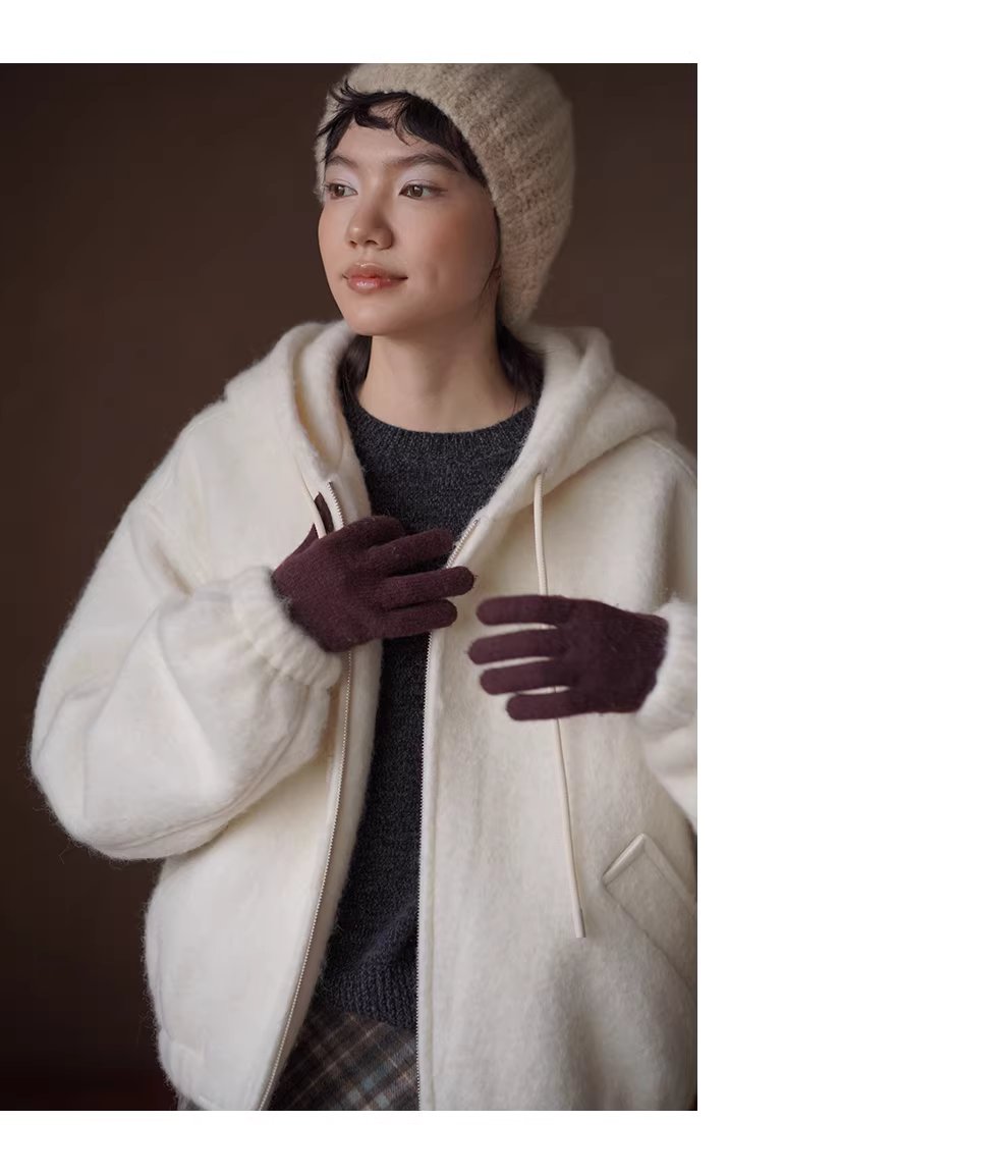 慵長雪夜長毛絨感羊毛混紡呢料連帽廓形氛圍夾棉短外套,慵長雪夜長毛絨感羊毛混紡呢料連帽廓形氛圍夾棉短外套,HBEW5117,慵長雪夜長毛絨感羊毛混紡呢料連帽廓形氛圍夾棉短外套,連帽外套,羊毛混紡