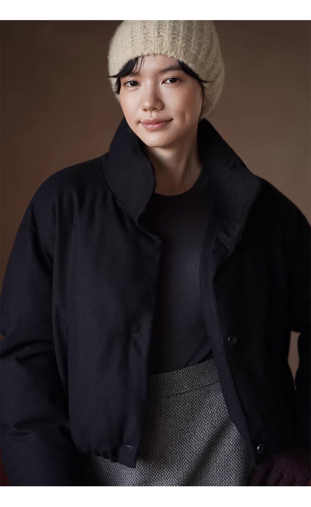 50羊毛混紡柔軟質感挺括立領防風保暖棉服短顯瘦外套,50羊毛混紡柔軟質感挺括立領防風保暖棉服短顯瘦外套,HBEW5120,50羊毛混紡柔軟質感挺括立領防風保暖棉服短顯瘦外套,俐落剪裁,羊毛混紡