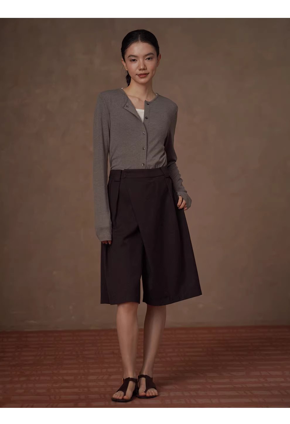 全能內搭合身彈性圓領開門襟顯瘦修身通勤長袖親膚上衣,全能內搭合身彈性圓領開門襟顯瘦修身通勤長袖親膚上衣,HBFS1012,全能內搭合身彈性圓領開門襟顯瘦修身通勤長袖親膚上衣,圓領排扣,長度適中