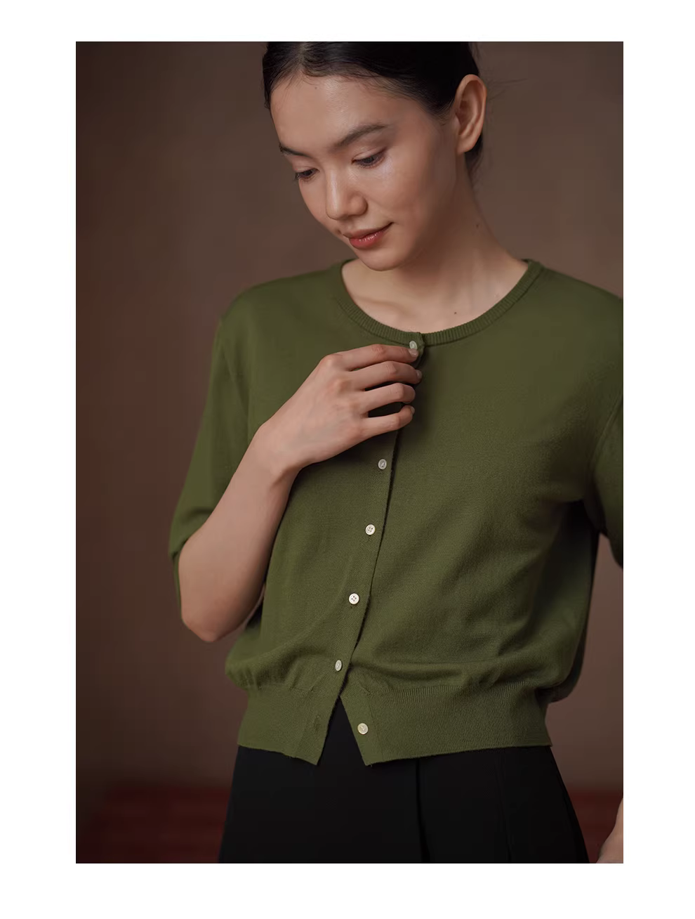 復古油畫綠顯白緊緻柔軟紗線圓領中袖短版針織通勤開襟衫,復古油畫綠顯白緊緻柔軟紗線圓領中袖短版針織通勤開襟衫,HBFS1019,復古油畫綠顯白緊緻柔軟紗線圓領中袖短版針織通勤開襟衫,舒適抗皺,優雅時尚