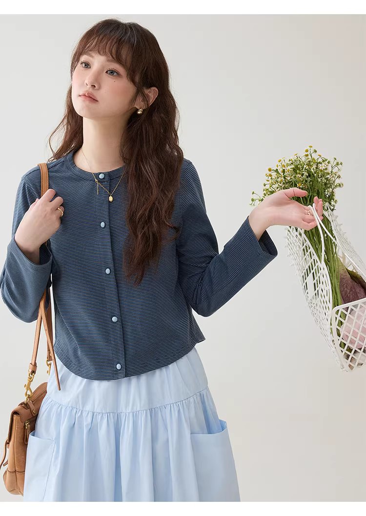 藏青條紋單排扣短款T恤女春季新款韓系長袖上衣,藏青條紋單排扣短款T恤女春季新款韓系長袖上衣,HBFS1029,藏青條紋單排扣短款T恤女春季新款韓系長袖上衣,圓領排扣,撞色橫紋