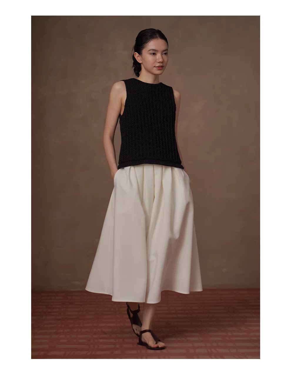 哥德肌理重工垂直絞花針織工藝半高領顯瘦無袖針織背心,哥德肌理重工垂直絞花針織工藝半高領顯瘦無袖針織背心,HBFS1045,哥德肌理重工垂直絞花針織工藝半高領顯瘦無袖針織背心,版型舒適,立體紋理