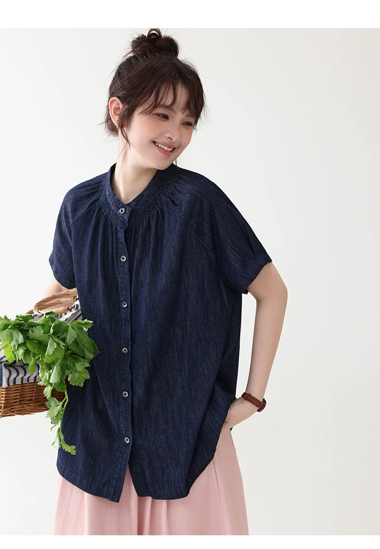 深藍色插肩袖單排扣牛仔襯衫女夏季新款寬鬆圓領上衣,深藍色插肩袖單排扣牛仔襯衫女夏季新款寬鬆圓領上衣,HBFS1104,深藍色插肩袖單排扣牛仔襯衫女夏季新款寬鬆圓領上衣,壓褶細節,俐落剪裁