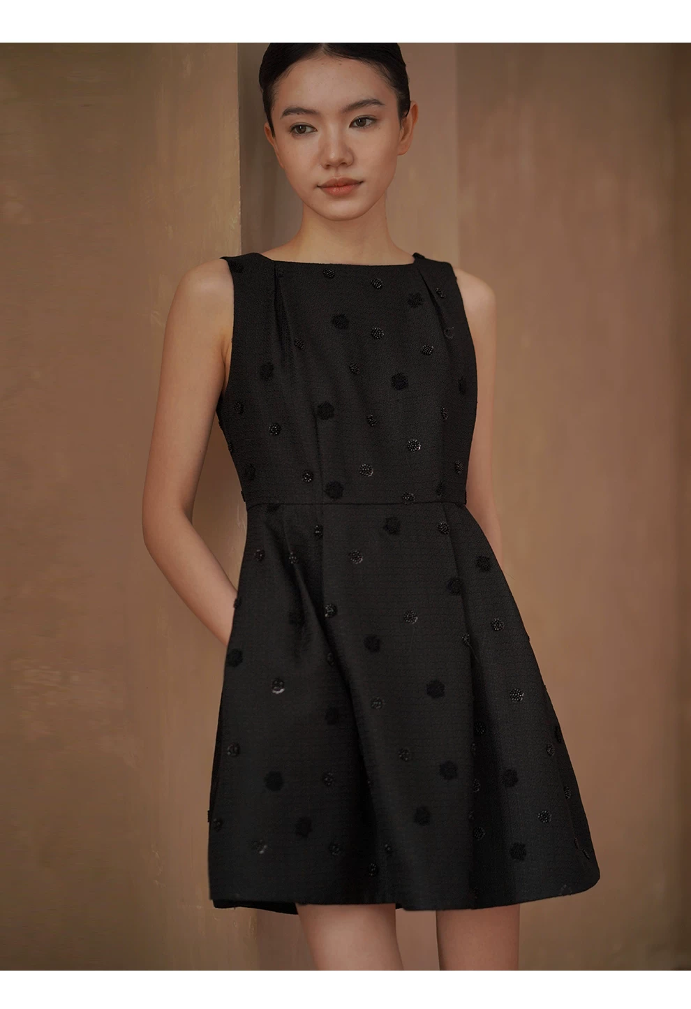 超重工立體繡花手工釘珠收腰一字領顯瘦短款無袖洋裝,超重工立體繡花手工釘珠收腰一字領顯瘦短款無袖洋裝,HBFS7049,超重工立體繡花手工釘珠收腰一字領顯瘦短款無袖洋裝,小香氣質,立體繡珠