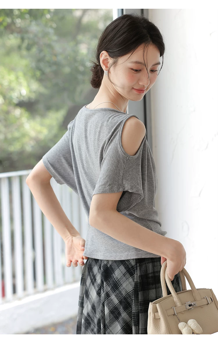 大尺碼氣質蕩領灰色短袖T恤女2026新款夏季蝙蝠衫女露肩上衣,大尺碼氣質蕩領灰色短袖T恤女2026新款夏季蝙蝠衫女露肩上衣,HBFS1297,大尺碼氣質蕩領灰色短袖T恤女2026新款夏季蝙蝠衫女露肩上衣,中大尺碼,蕩領設計