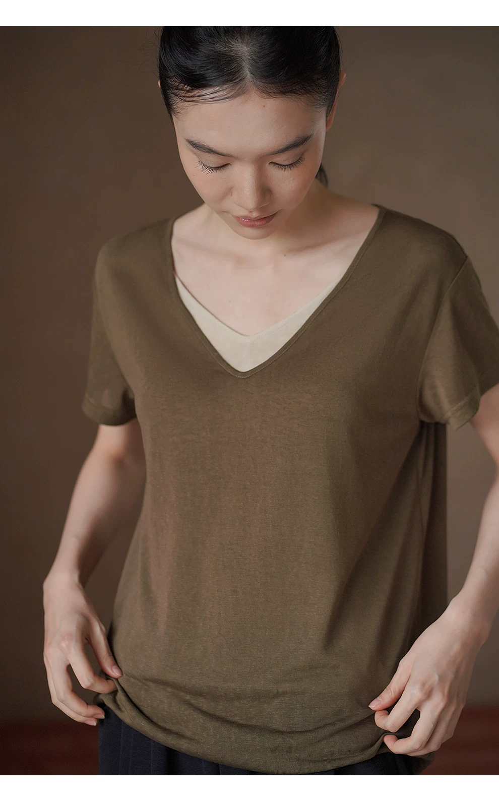 清幽羅松竹節肌理疊穿假兩件V領寬鬆顯瘦通勤短袖T恤女,清幽羅松竹節肌理疊穿假兩件V領寬鬆顯瘦通勤短袖T恤女,HBFS1352,清幽羅松竹節肌理疊穿假兩件V領寬鬆顯瘦通勤短袖T恤女,假兩件層次,寬鬆顯瘦