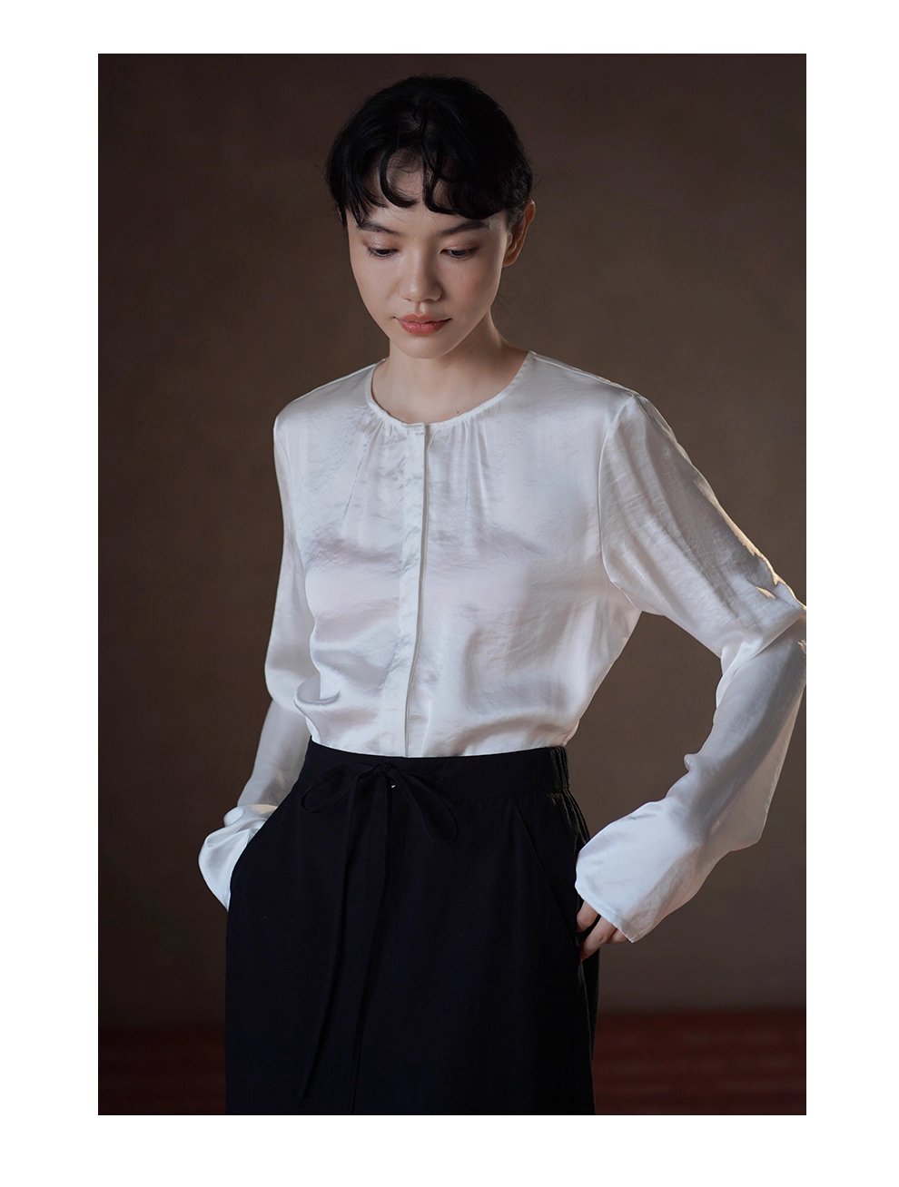 貴氣緞面質感光澤圓領褶皺寬鬆顯瘦通勤襯衫長袖上衣女