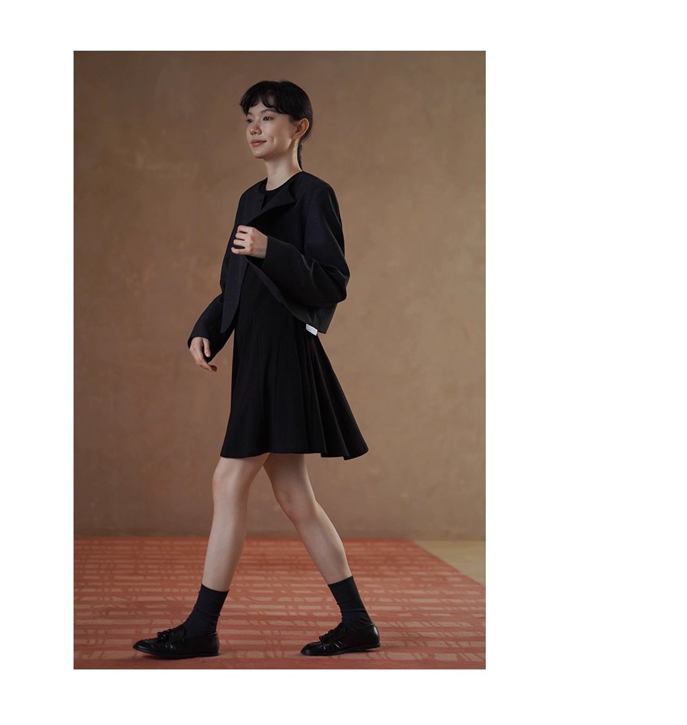 百穿不膩經典小黑裙彈性合身顯瘦收腰A字下擺短洋裝