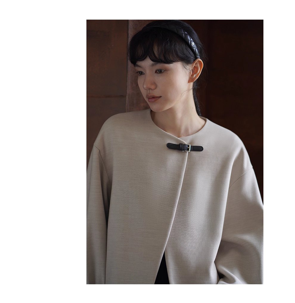 精巧皮袢系列羊毛精紡橫紋肌理感寬鬆圓領通勤西裝外套