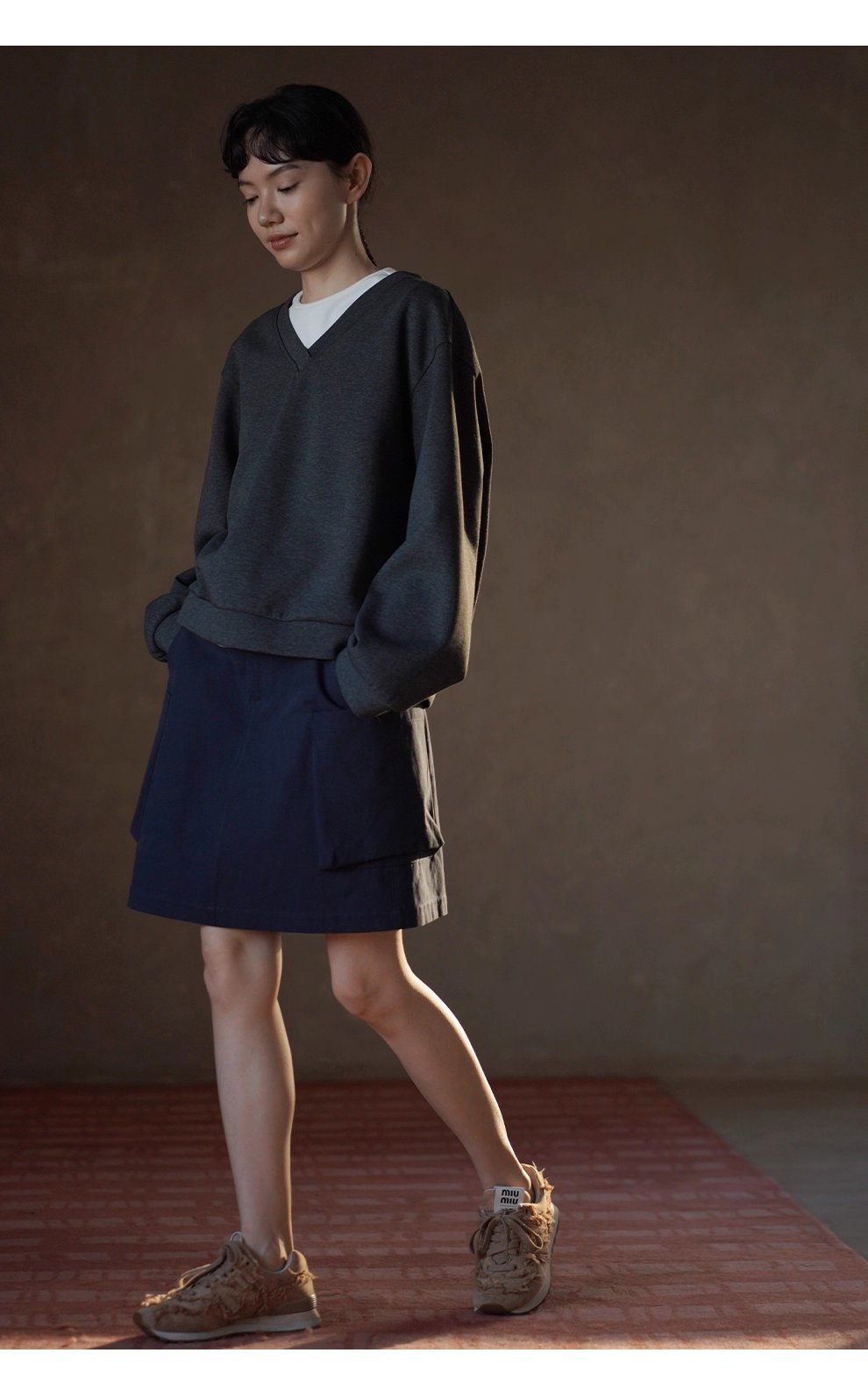 太空旅行衛衣V領寬鬆顯瘦休閒挺括H版落肩百搭短上衣女