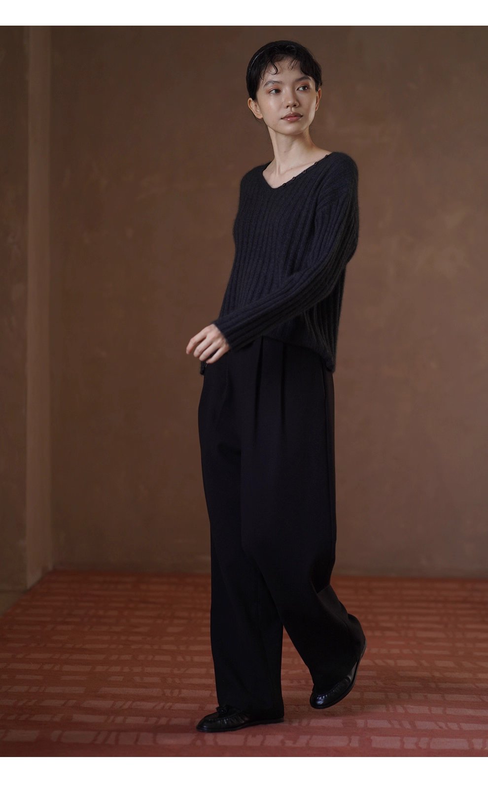 慵懶濾鏡兔毛羊毛混紡粗坑條可拆卸圍巾V領紐扣針織上衣