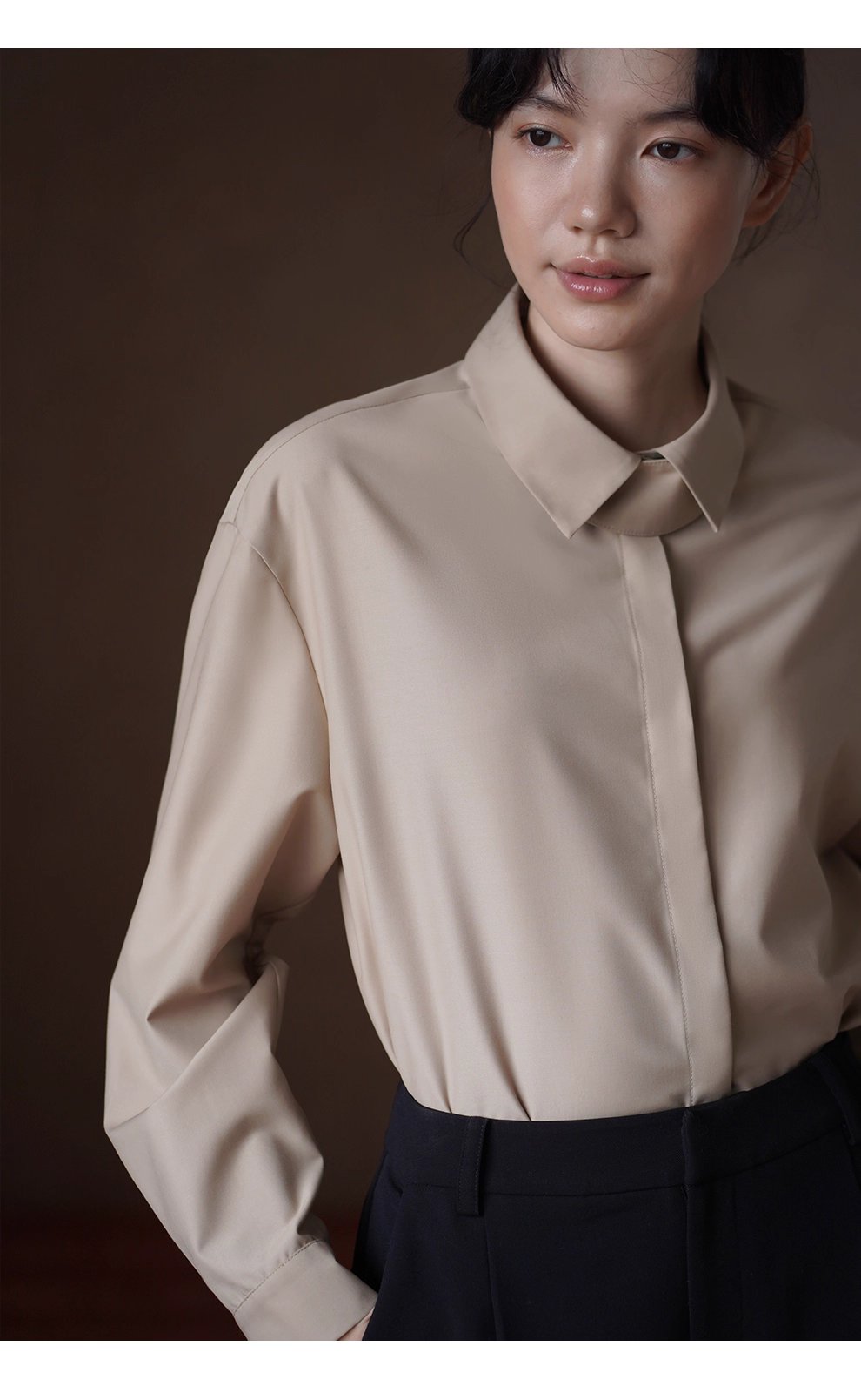 JI致英倫通勤簡約質感長袖襯衫寬鬆H型暗門襟設計上衣女,JI致英倫通勤簡約質感長袖襯衫寬鬆H型暗門襟設計上衣女,HBEW1123,JI致英倫通勤簡約質感長袖襯衫寬鬆H型暗門襟設計上衣女,可拆領袢,俐落有型