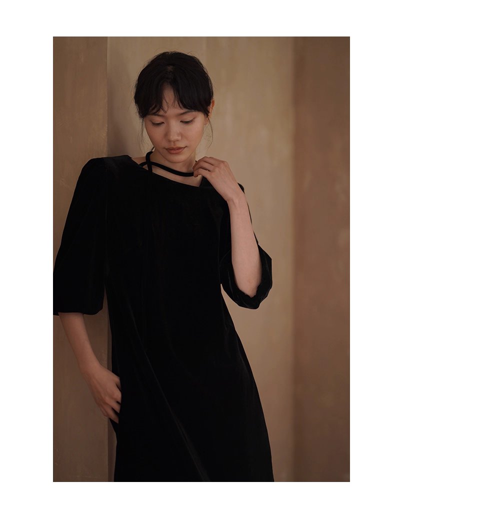 略施粉黛優雅宴會高克重品質絲絨繫帶不對稱領洋裝女