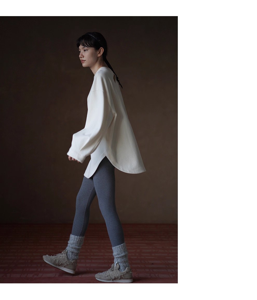 弧形開叉下擺寬鬆肌理感圓領慵懶感加厚顯瘦內搭白T上衣,弧形開叉下擺寬鬆肌理感圓領慵懶感加厚顯瘦內搭白T上衣,HBEW1131,弧形開叉下擺寬鬆肌理感圓領慵懶感加厚顯瘦內搭白T上衣,後領鈕扣,肌理感面料