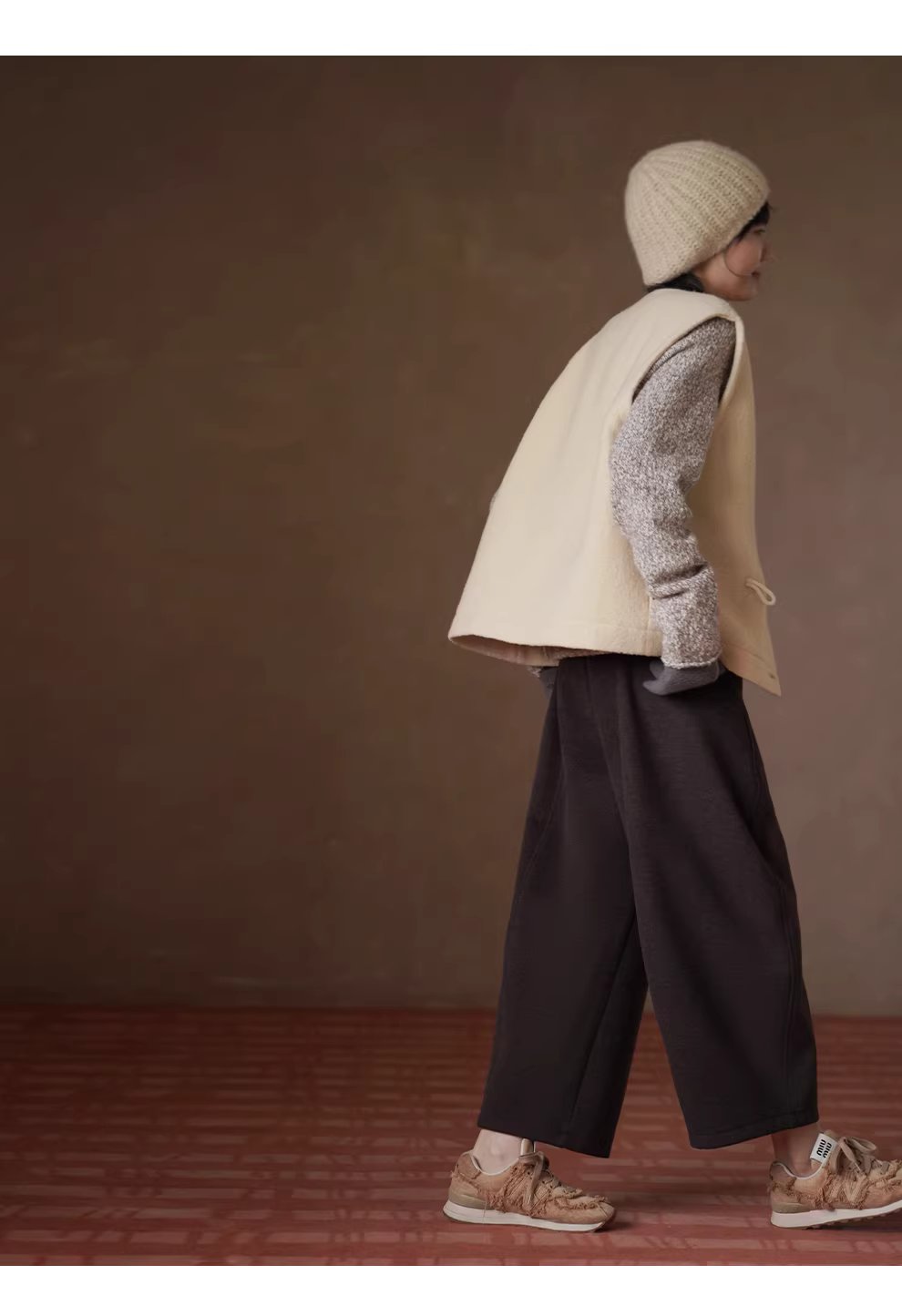 100綿羊毛顆粒肌理感牛角扣馬甲休閒寬鬆疊穿絎棉呢外套,100綿羊毛顆粒肌理感牛角扣馬甲休閒寬鬆疊穿絎棉呢外套,HBEW5100,100綿羊毛顆粒肌理感牛角扣馬甲休閒寬鬆疊穿絎棉呢外套,牛角排扣,羊毛100%