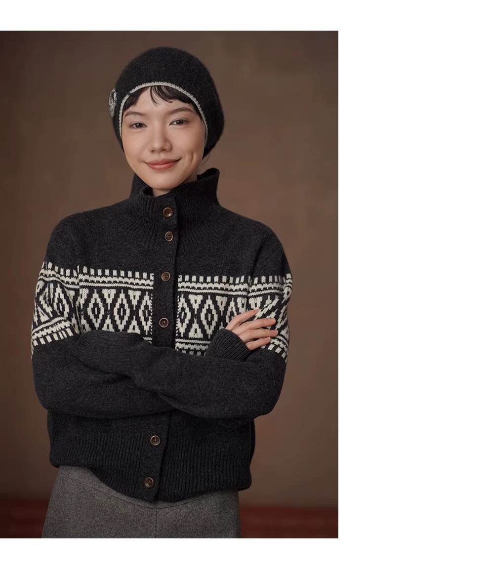 冬日經典撞色費爾島蓬鬆拉毛100羊毛立領寬鬆毛衣開襟衫女,冬日經典撞色費爾島蓬鬆拉毛100羊毛立領寬鬆毛衣開襟衫女,HBEW1161,冬日經典撞色費爾島蓬鬆拉毛100羊毛立領寬鬆毛衣開襟衫女,立領排扣,羊毛100%