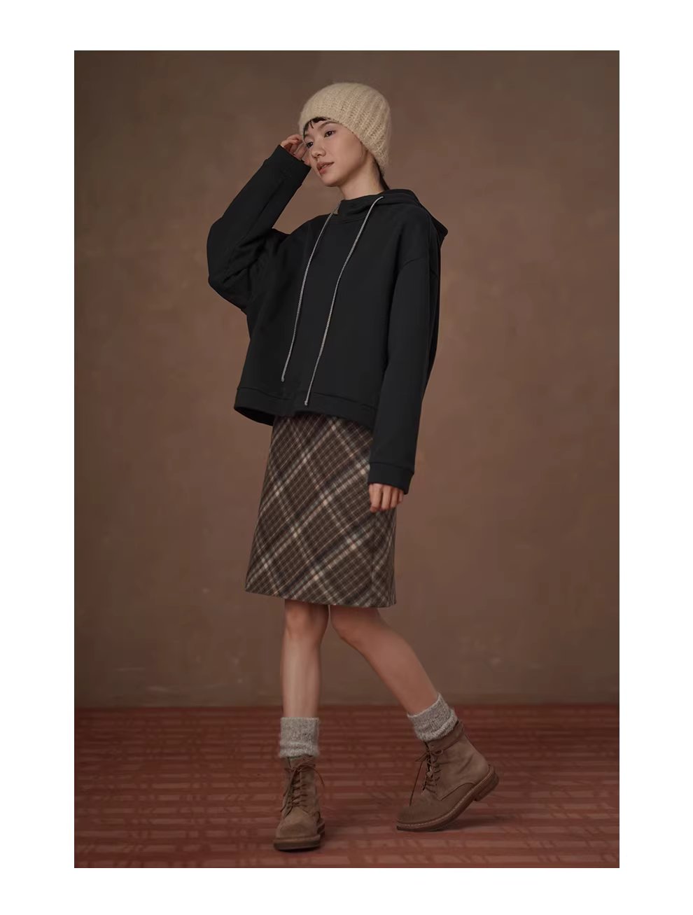 極簡休閒風半高領廓形顯瘦落肩遮肉不挑人鬆弛連帽衛衣,極簡休閒風半高領廓形顯瘦落肩遮肉不挑人鬆弛連帽衛衣,HBEW1179,極簡休閒風半高領廓形顯瘦落肩遮肉不挑人鬆弛連帽衛衣,連帽抽繩,落肩設計