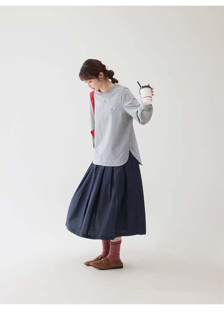 灰色圓弧下擺側開叉T恤女春季新款純棉貼標上衣,灰色圓弧下擺側開叉T恤女春季新款純棉貼標上衣,HBFS1000,灰色圓弧下擺側開叉T恤女春季新款純棉貼標上衣,輕鬆穿搭,全棉面料