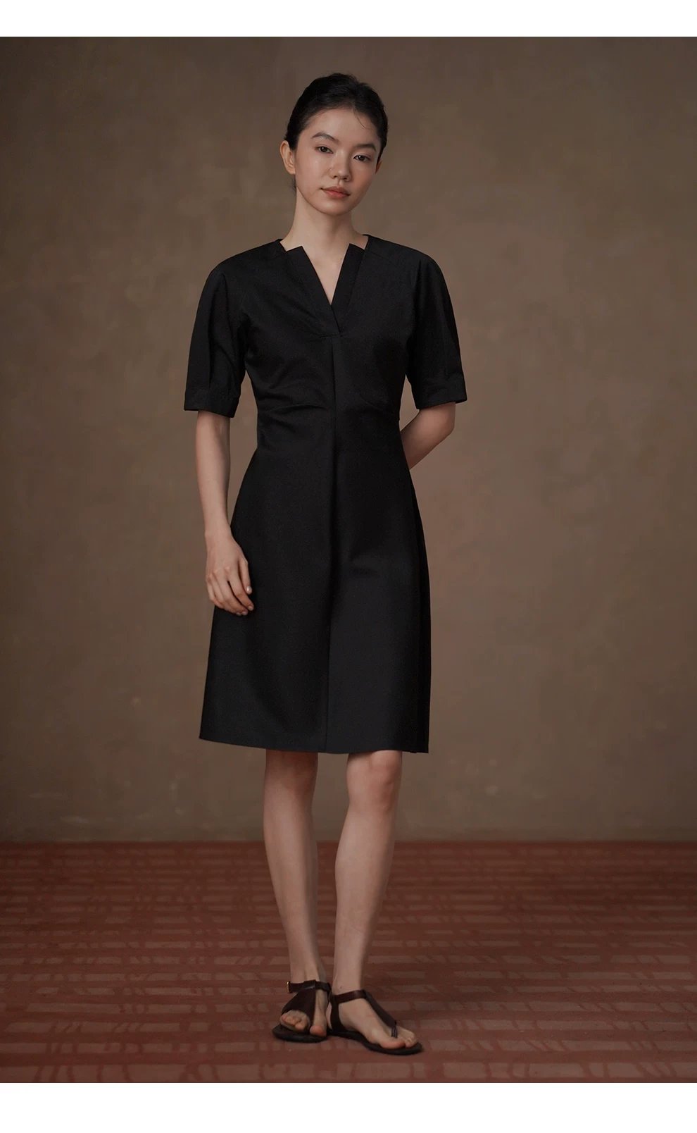 極簡廓形收腰剪裁寬鬆羊腿袖通勤短款顯瘦小個子洋裝,極簡廓形收腰剪裁寬鬆羊腿袖通勤短款顯瘦小個子洋裝,HBFS7012,極簡廓形收腰剪裁寬鬆羊腿袖通勤短款顯瘦小個子洋裝,微光質感,V領優雅