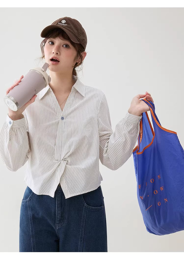 設計感扭結翻v領短襯衫女春季新款小眾條紋上衣,設計感扭結翻v領短襯衫女春季新款小眾條紋上衣,HBFS1034,設計感扭結翻v領短襯衫女春季新款小眾條紋上衣,V領造型,棉麻材質