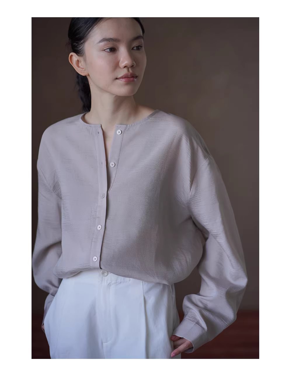 白櫻裊裊微亮光澤肌理感寬鬆顯瘦圓領通勤簡約長袖襯衫,白櫻裊裊微亮光澤肌理感寬鬆顯瘦圓領通勤簡約長袖襯衫,HBFS1058,白櫻裊裊微亮光澤肌理感寬鬆顯瘦圓領通勤簡約長袖襯衫,圓領排扣,親膚柔軟