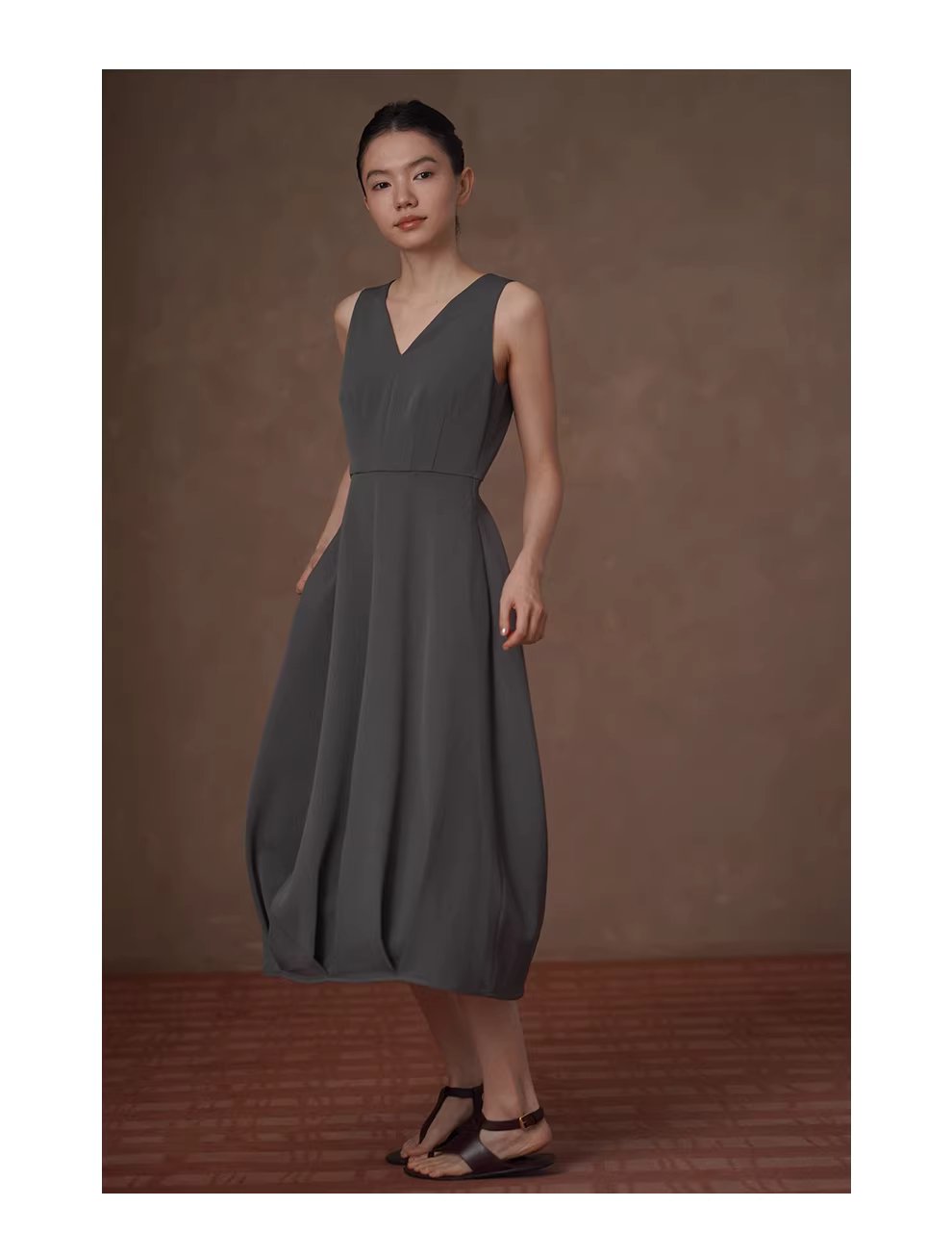 燕尾蝶優雅V領收腰挺括花苞下擺通勤顯瘦氣質背心洋裝,燕尾蝶優雅V領收腰挺括花苞下擺通勤顯瘦氣質背心洋裝,HBFS7024,燕尾蝶優雅V領收腰挺括花苞下擺通勤顯瘦氣質背心洋裝,挺版抗皺,A字修身