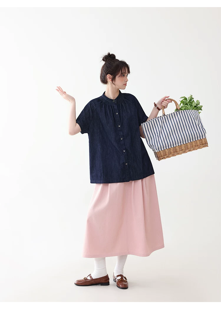 深藍色插肩袖單排扣牛仔襯衫女夏季新款寬鬆圓領上衣,深藍色插肩袖單排扣牛仔襯衫女夏季新款寬鬆圓領上衣,HBFS1104,深藍色插肩袖單排扣牛仔襯衫女夏季新款寬鬆圓領上衣,壓褶細節,俐落剪裁