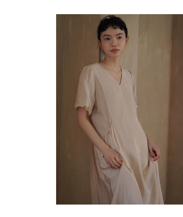 隨行柔光板細膩溫柔光澤感洋裝顯瘦V領寬鬆遮肉裙女