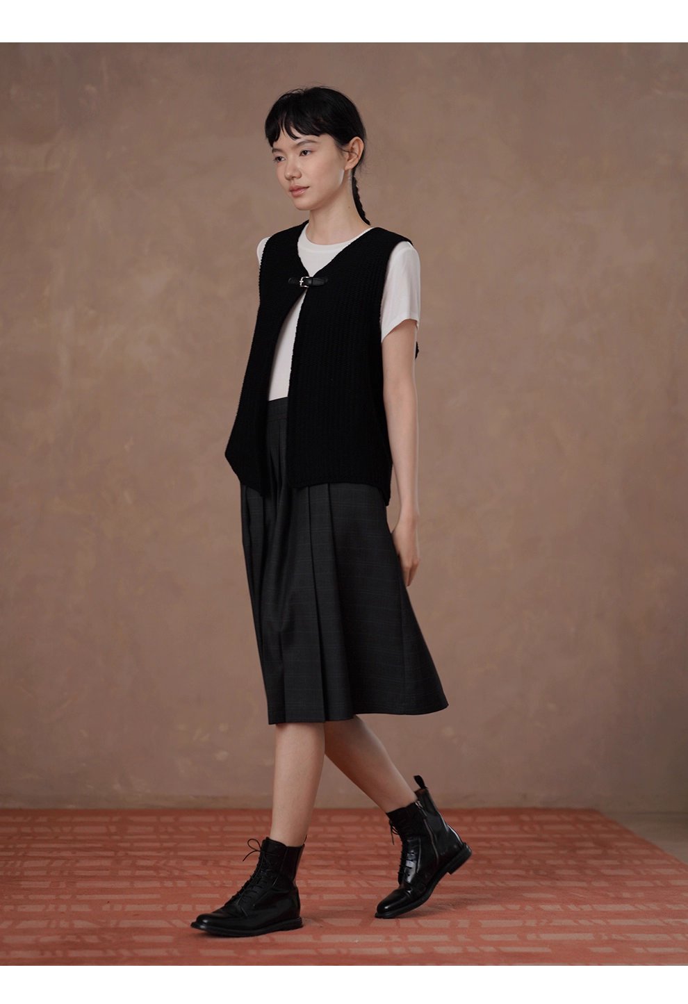 優雅疊穿粗針工藝羊毛棉混紡柔軟親膚顯瘦皮扣馬甲外套