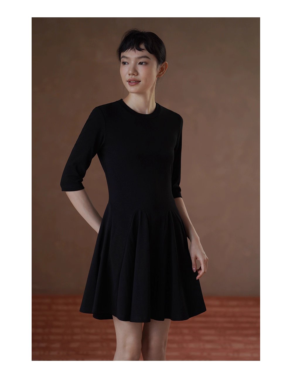 百穿不膩經典小黑裙彈性合身顯瘦收腰A字下擺短洋裝