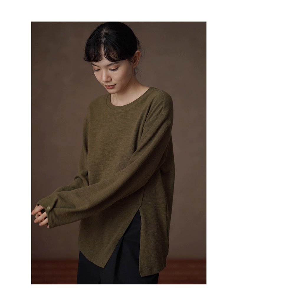 飄蕩蘆葦寬鬆上衣落肩顯瘦肌理圓領下擺開叉長袖內搭T恤