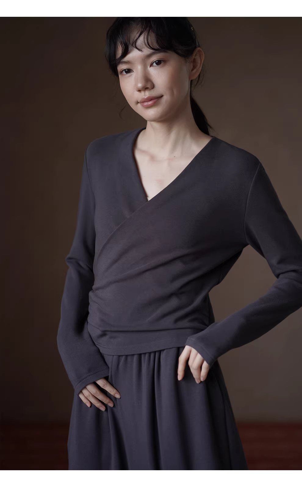 溫柔冬日套裝柔軟抓毛V領氣質合身收腰上衣鬆緊高腰半裙,溫柔冬日套裝柔軟抓毛V領氣質合身收腰上衣鬆緊高腰半裙,HBEW7060,溫柔冬日套裝柔軟抓毛V領氣質合身收腰上衣鬆緊高腰半裙,兩件式套裝,抓褶設計