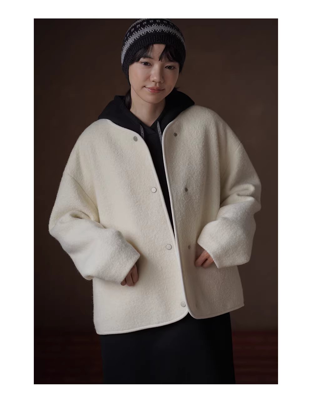 雪霜奶皮子100綿羊毛寬鬆V領保暖絎棉加厚羊羔毛外套女,雪霜奶皮子100綿羊毛寬鬆V領保暖絎棉加厚羊羔毛外套女,HBEW5113,雪霜奶皮子100綿羊毛寬鬆V領保暖絎棉加厚羊羔毛外套女,俐落剪裁,羊毛100%